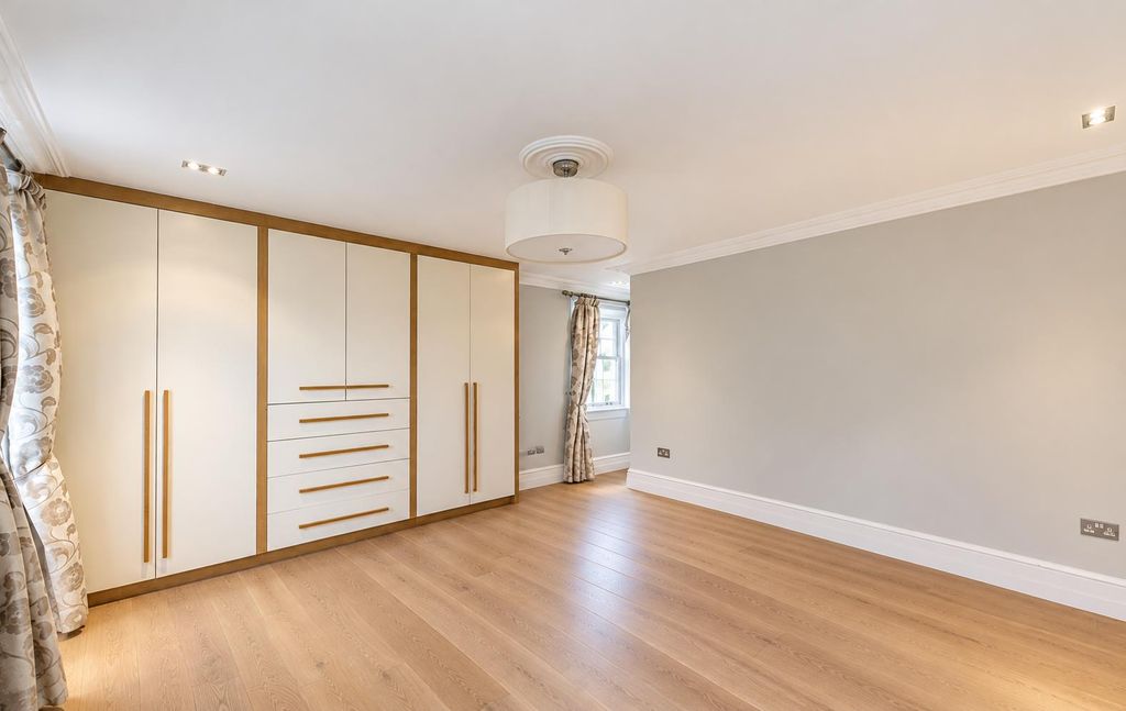 Property photo 3 of 6 4