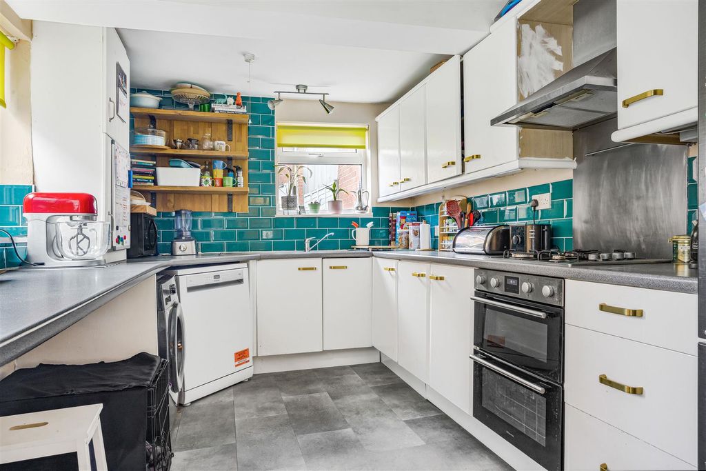 Property photo 3 of 20