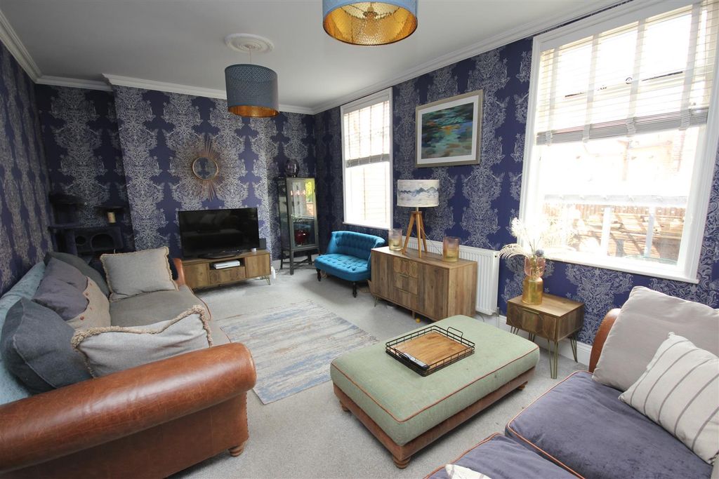 Property photo 2 of 21 Lounge 1.Jpg