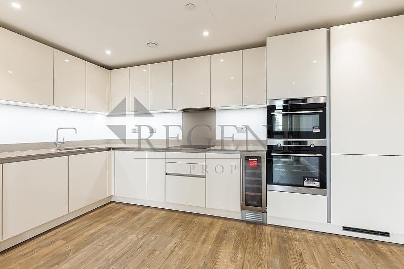 Property photo 3 of 11 Kitchen