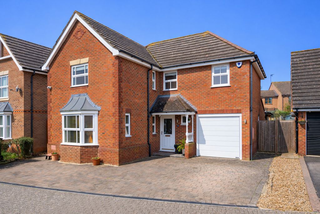 Property photo 1 of 32