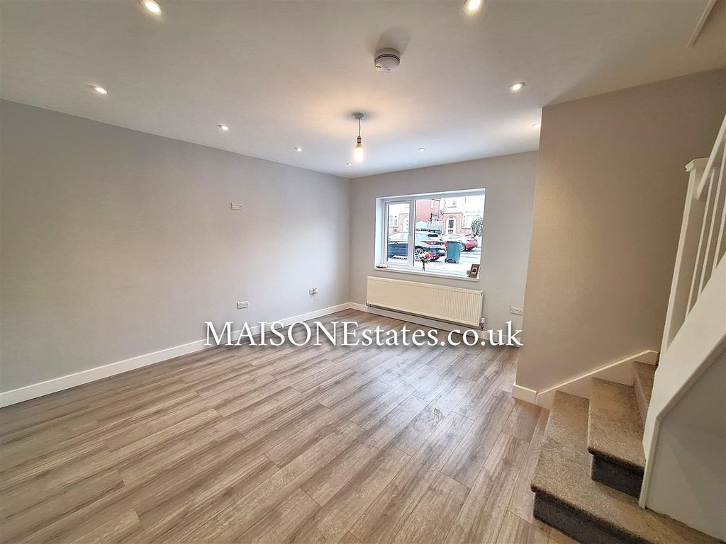 Property photo 1 of 11 Lounge 2.Jpg