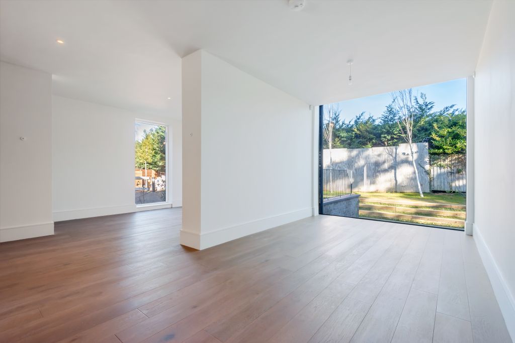 Property photo 3 of 5