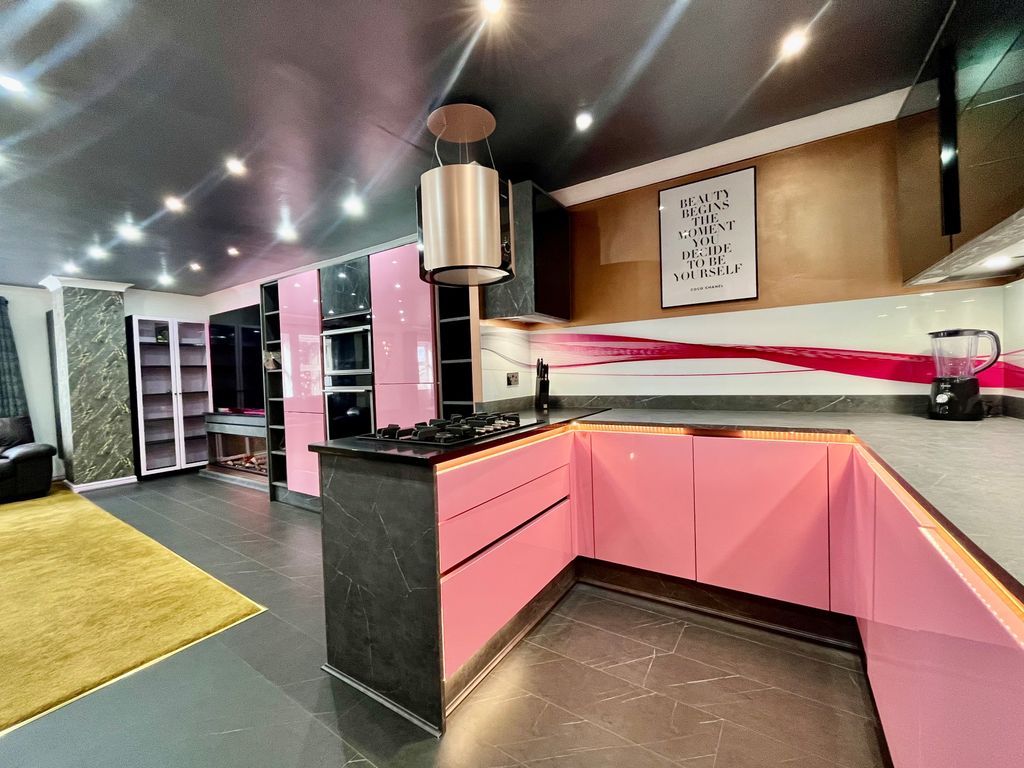 Property photo 2 of 11 Image