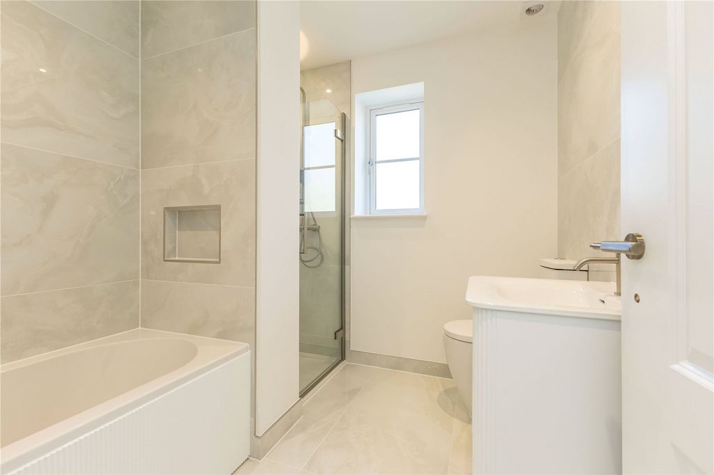 Property photo 3 of 14 Bathroom