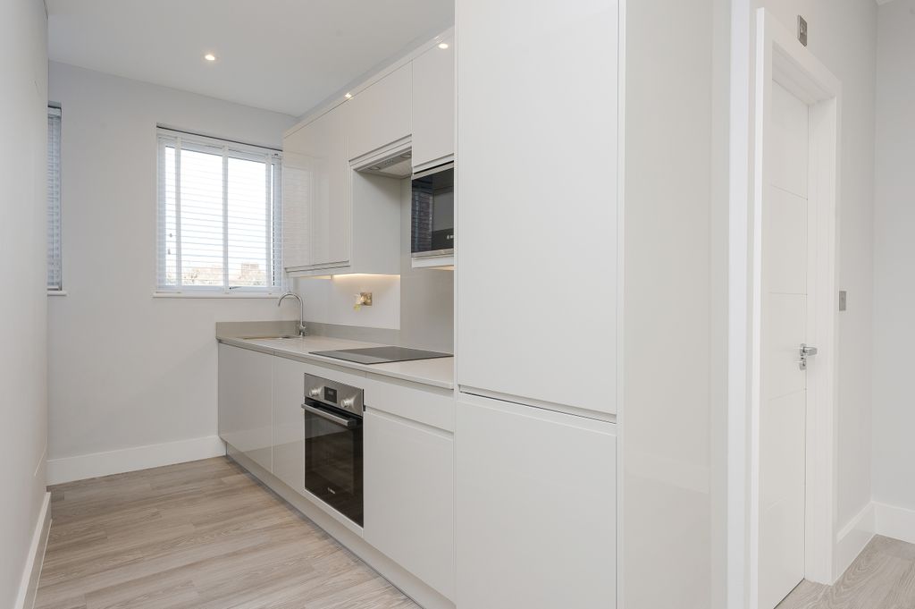 Property photo 1 of 8 Kitchen