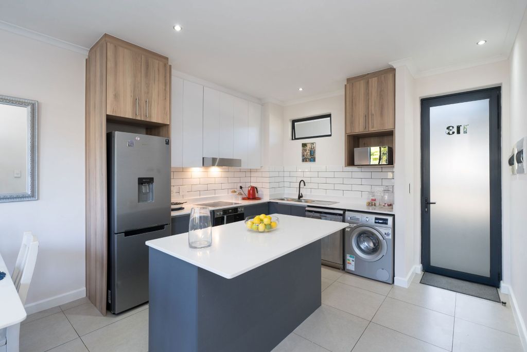 Property photo 2 of 38 Sw1729816