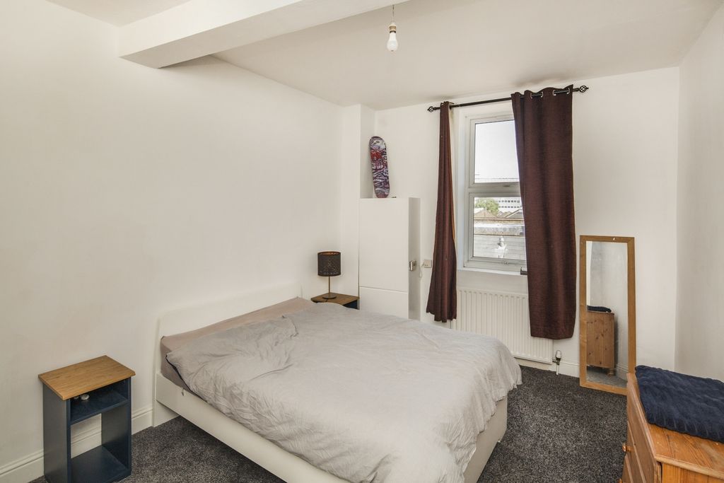 Property photo 3 of 11 Bedroom