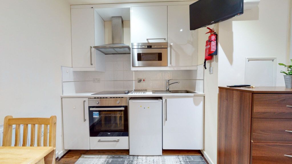 Property photo 2 of 10 Kitchen
