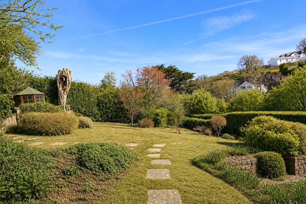 Property photo 2 of 14 Picture No. 20