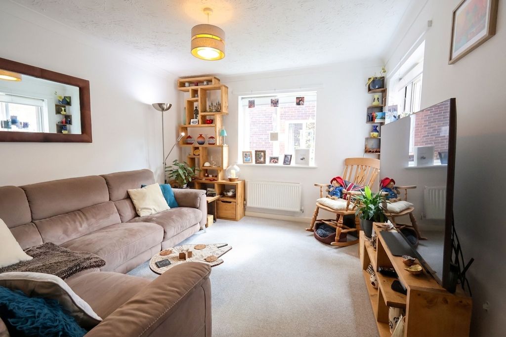 Property photo 2 of 17