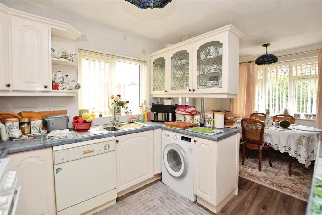 Property photo 3 of 23 Kitchen