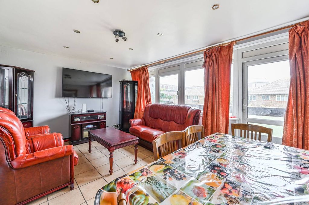 Property photo 2 of 12
