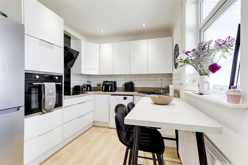Property photo 3 of 16 4955.Jpg