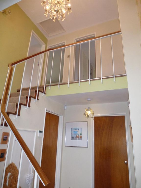 Property photo 2 of 10 Entrance Hall