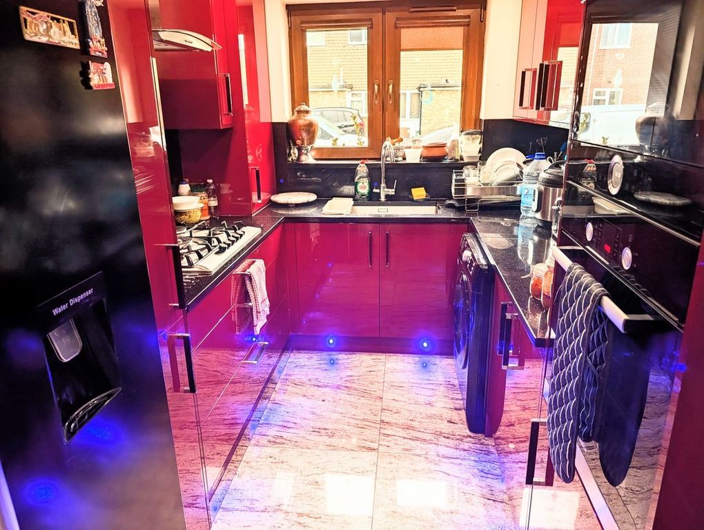Property photo 1 of 8 Kitchen