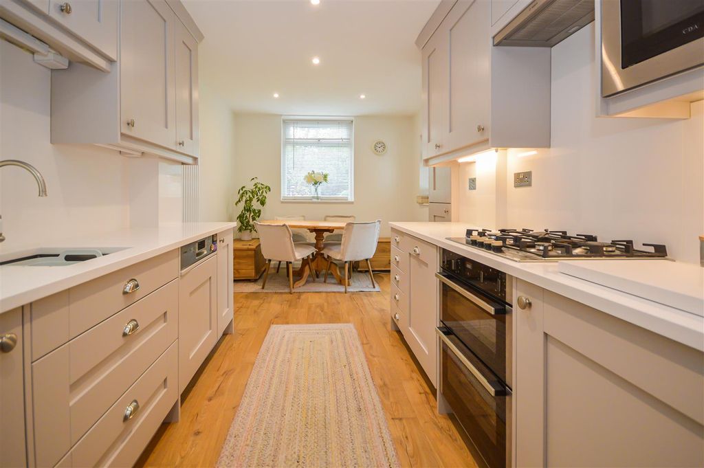Property photo 3 of 16 Kitchen