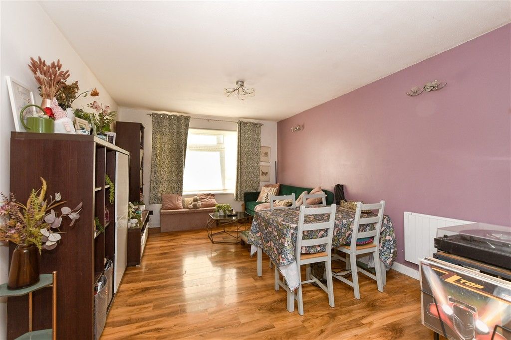 Property photo 1 of 8 Lounge/Diner