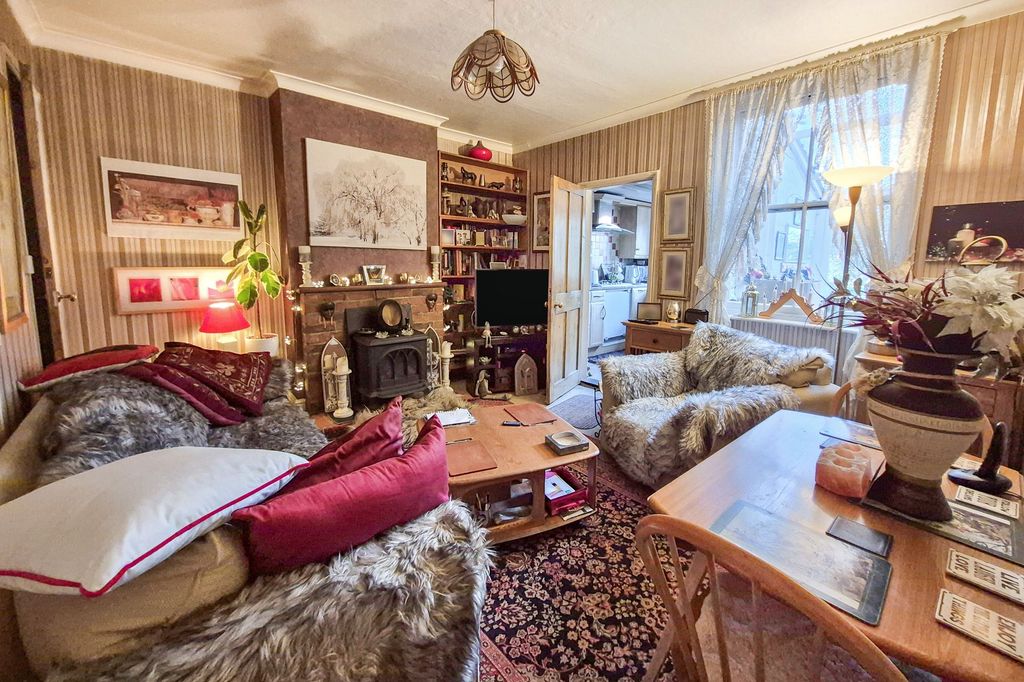 Property photo 3 of 13 7 Etna Road, Bury St Edmunds, Suffolk, Ip33 1Jf