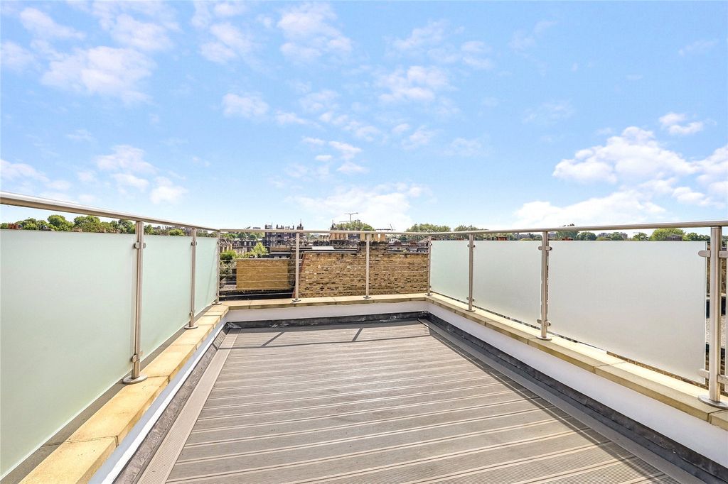 Property photo 3 of 10 Roof Terrace