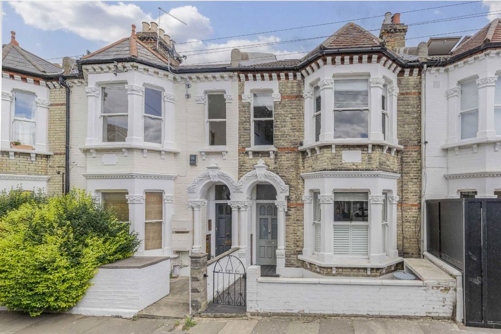 Property photo 1 of 8