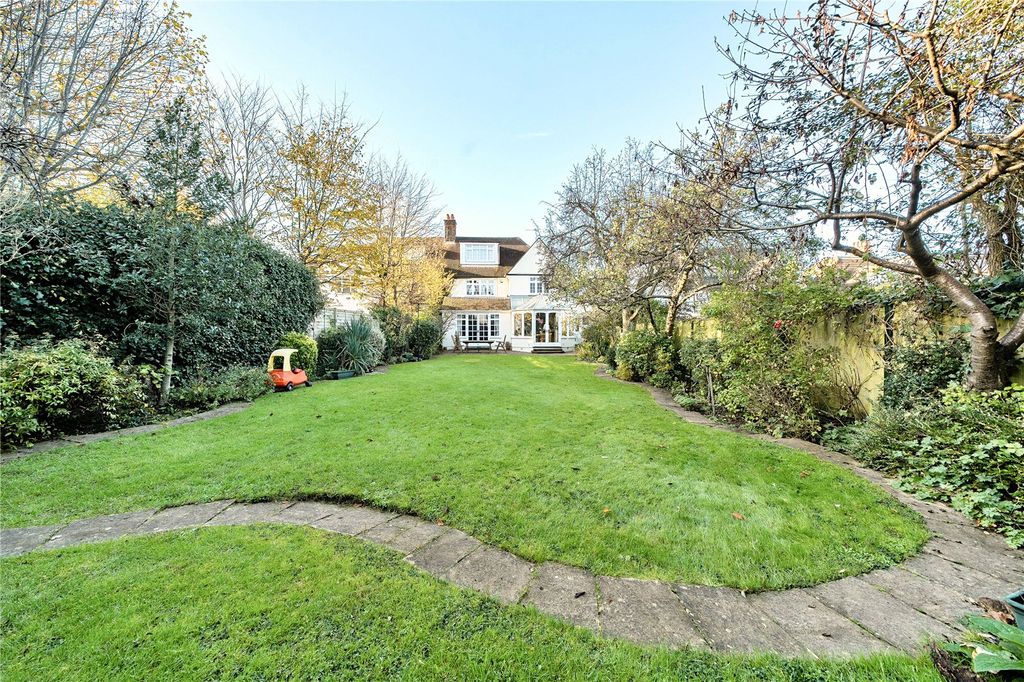 Property photo 2 of 18 Garden