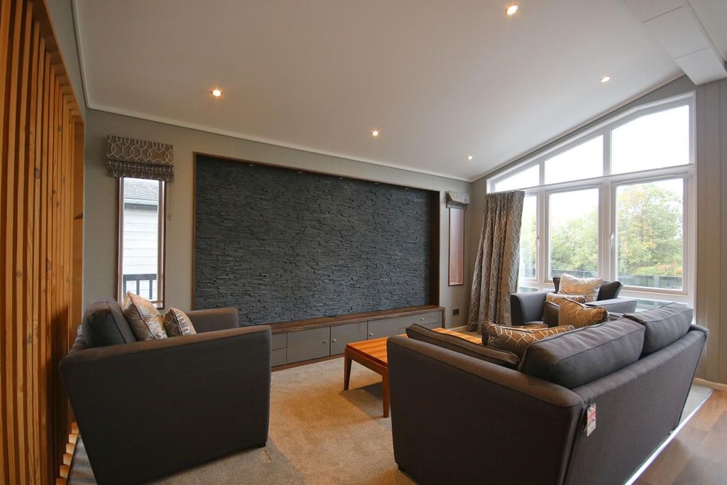 Property photo 3 of 16 liv1 (21).Jpg