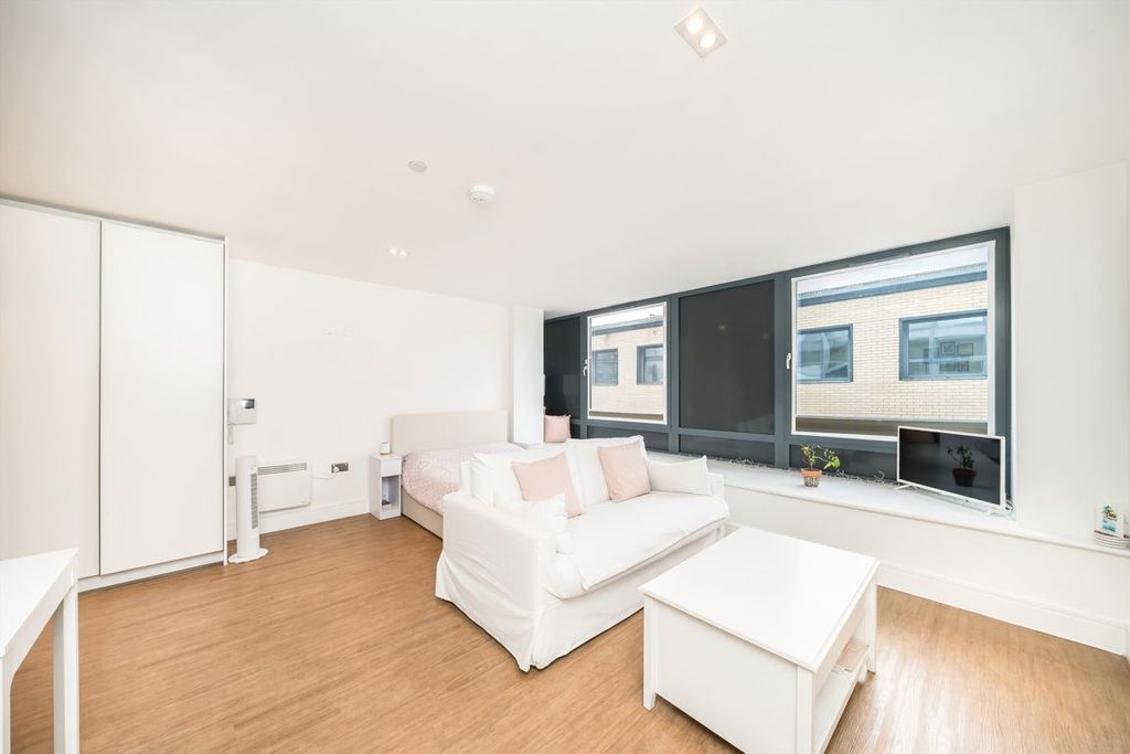 Property photo 1 of 4