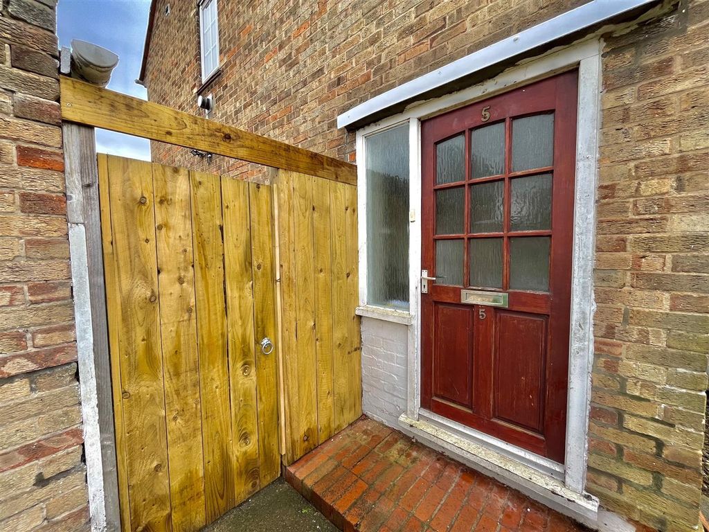 Property photo 3 of 25 Front Exterior