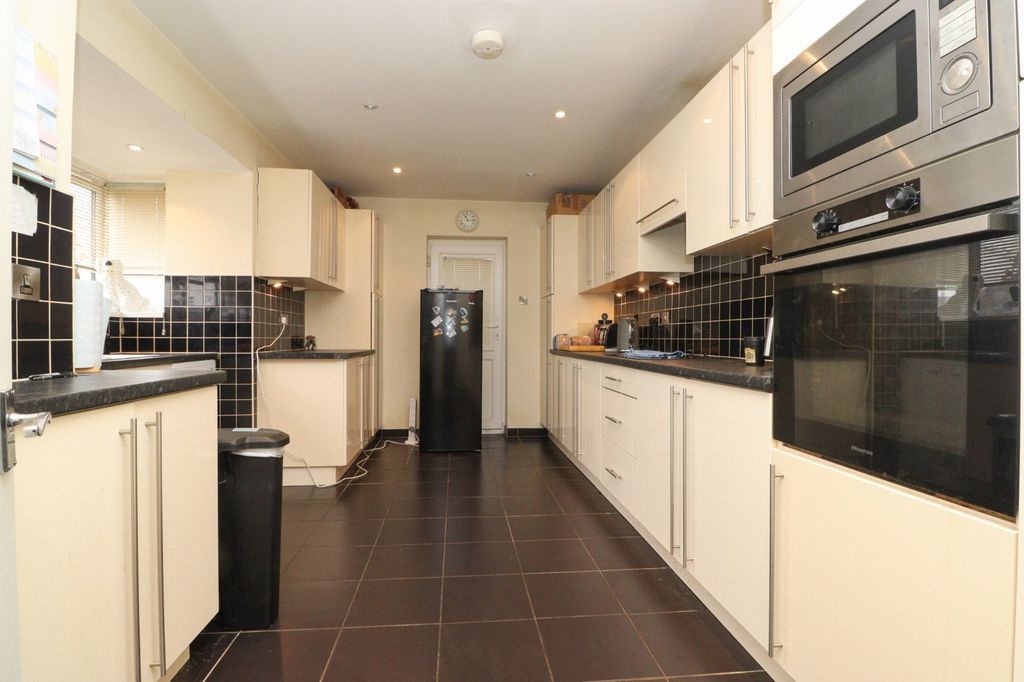 Property photo 3 of 14 Picture 3