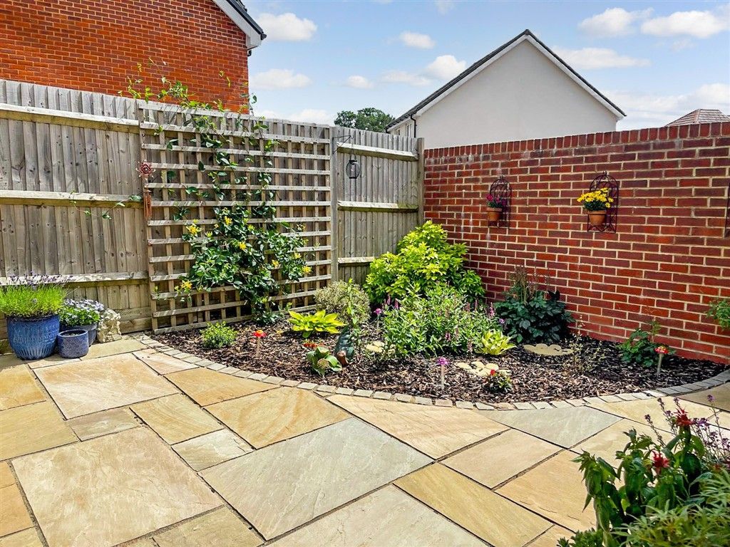 Property photo 2 of 13 Garden