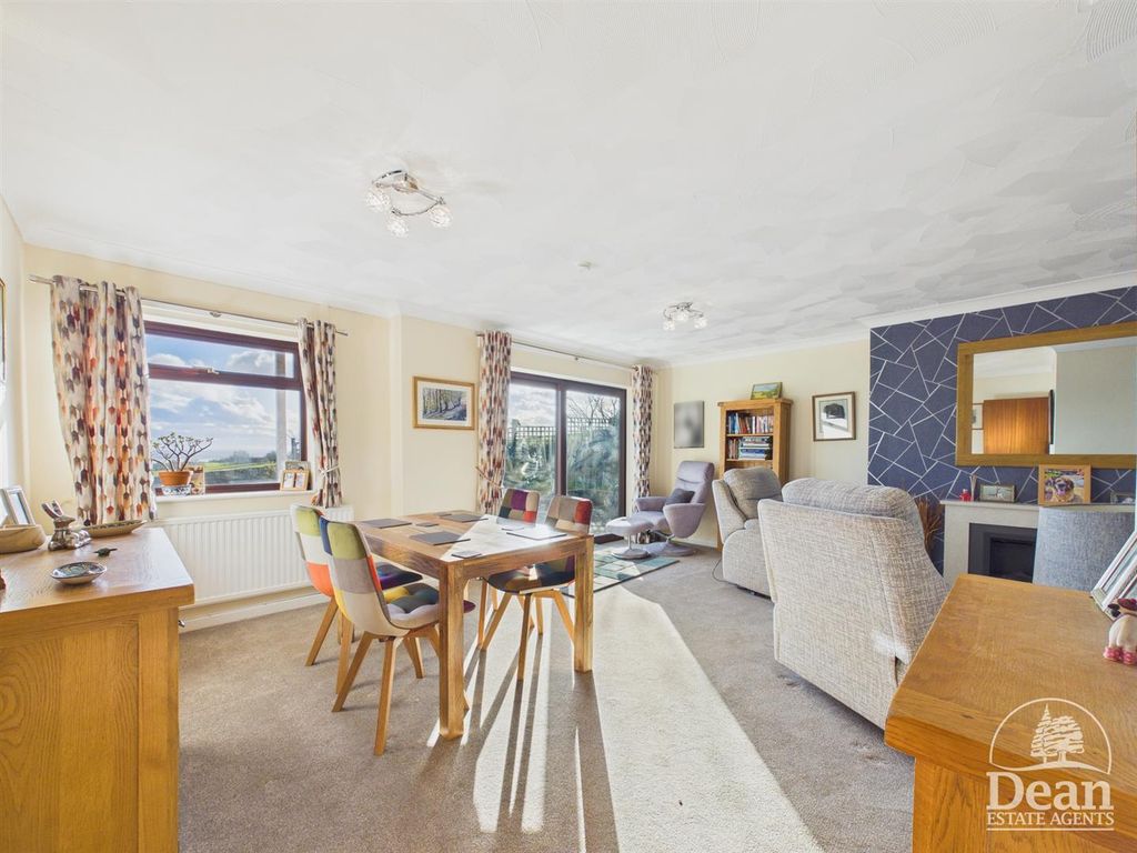 Property photo 3 of 28