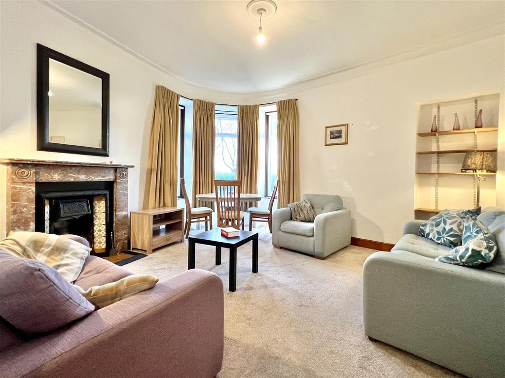 Property photo 2 of 12 Bellefield Avenue, Dundee