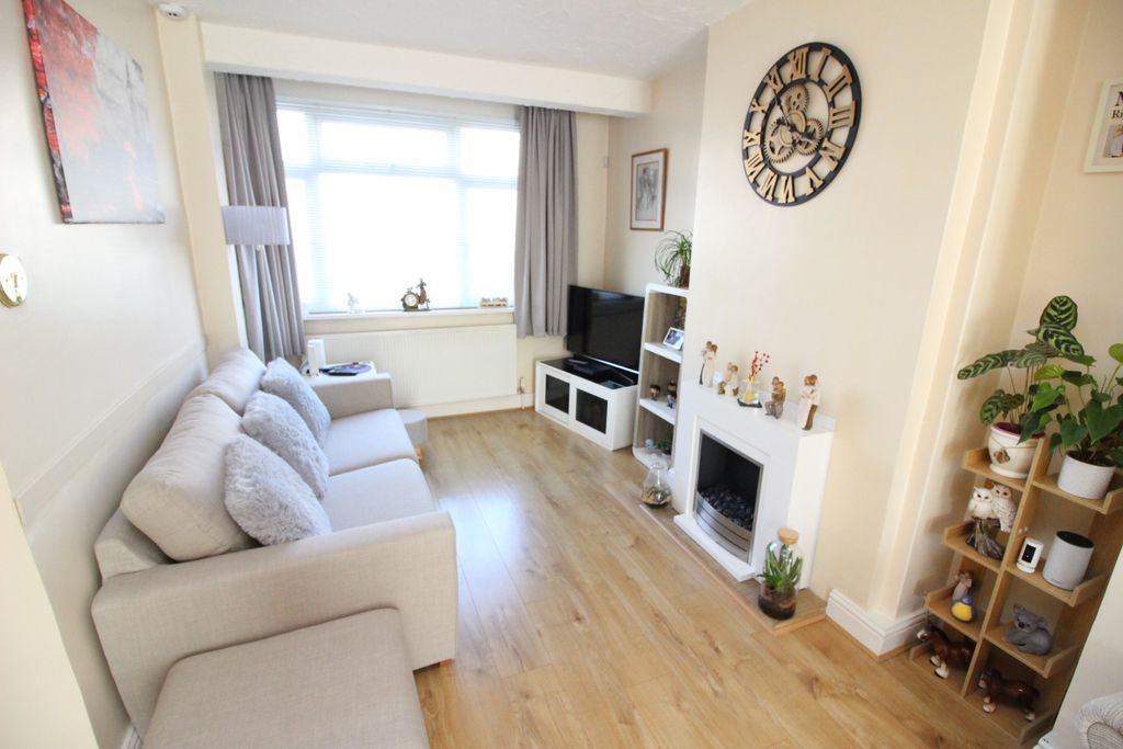 Property photo 2 of 9