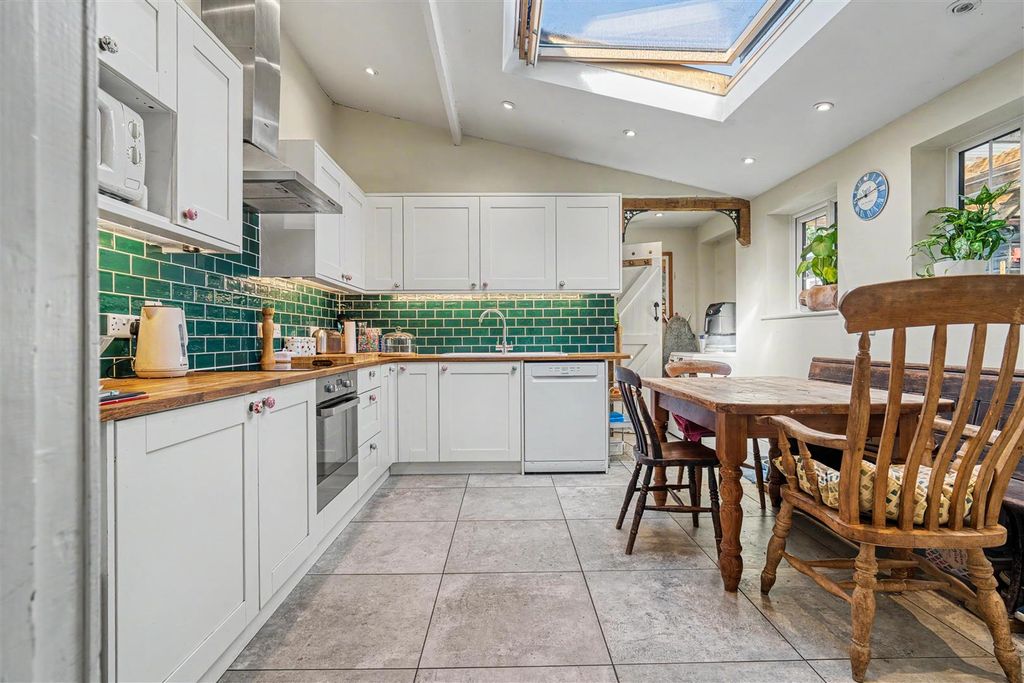 Property photo 2 of 10 Kitchen Diner