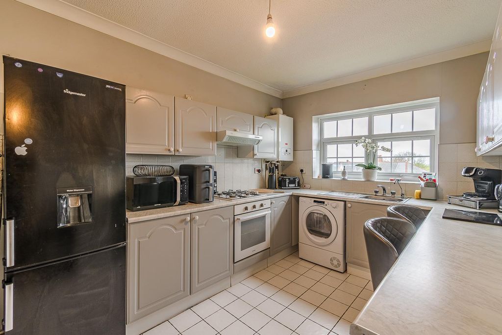 Property photo 3 of 13 Kitchen / Breakfast