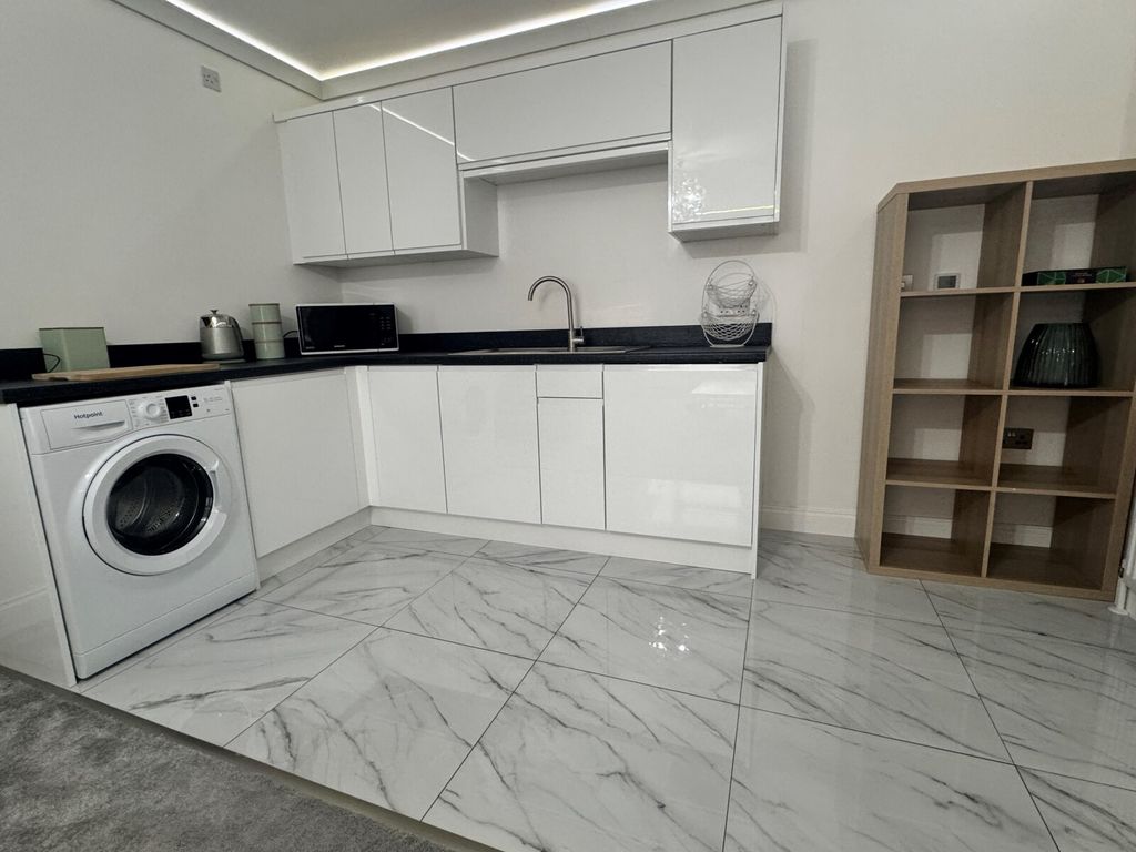 Property photo 3 of 7 Picture No. 04