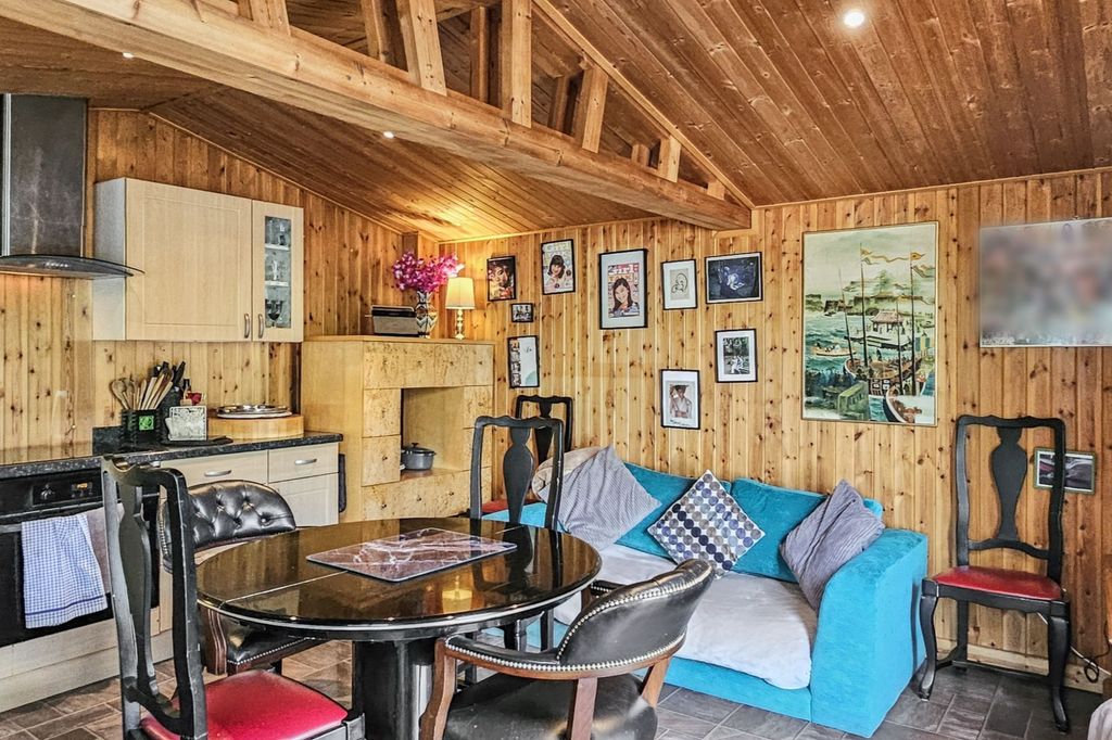 Property photo 1 of 19 108 Taggs Island, Hampton Court, Tw12 2Ha