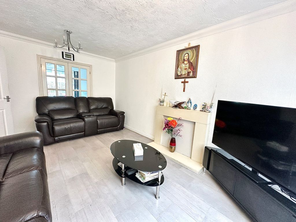 Property photo 3 of 28