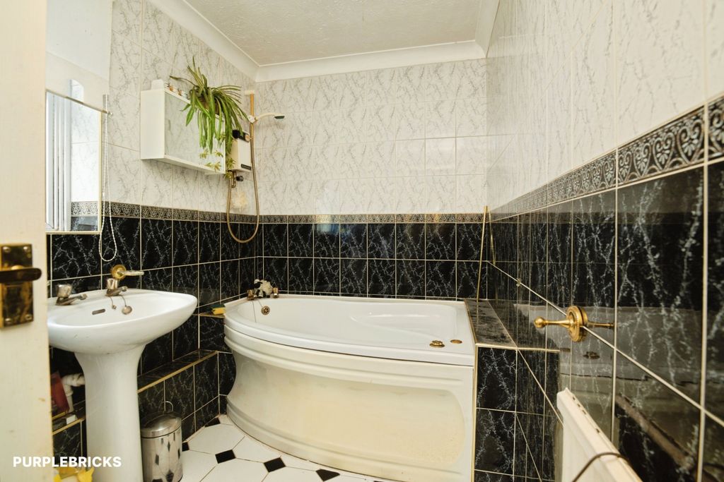 Property photo 3 of 24