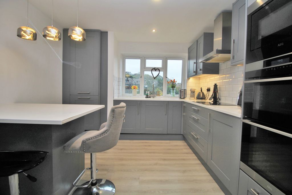 Property photo 3 of 17 70
