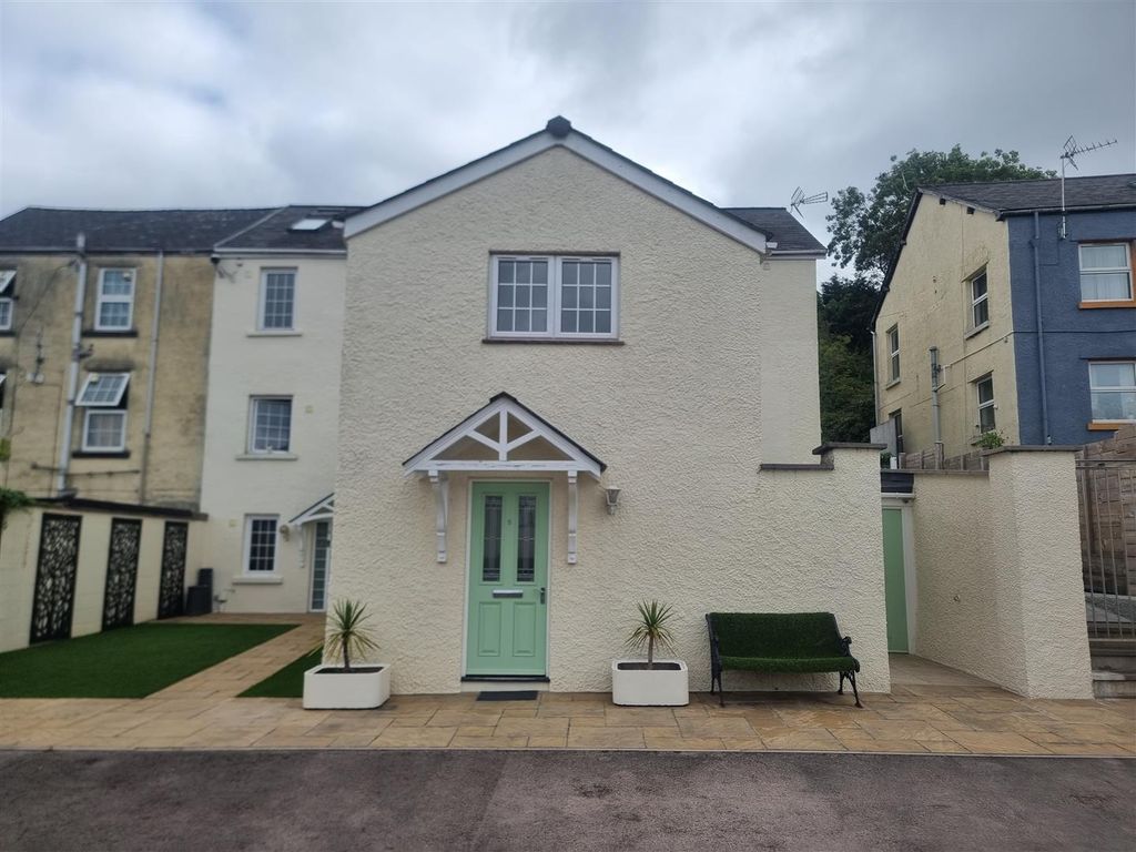 Property photo 2 of 13