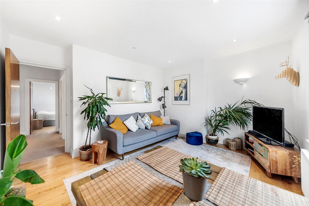 Property photo 1 of 11 16240_00551042.Jpg