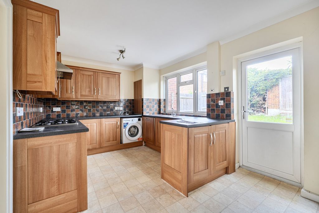 Property photo 2 of 17 1466502-11-6A0Da0...