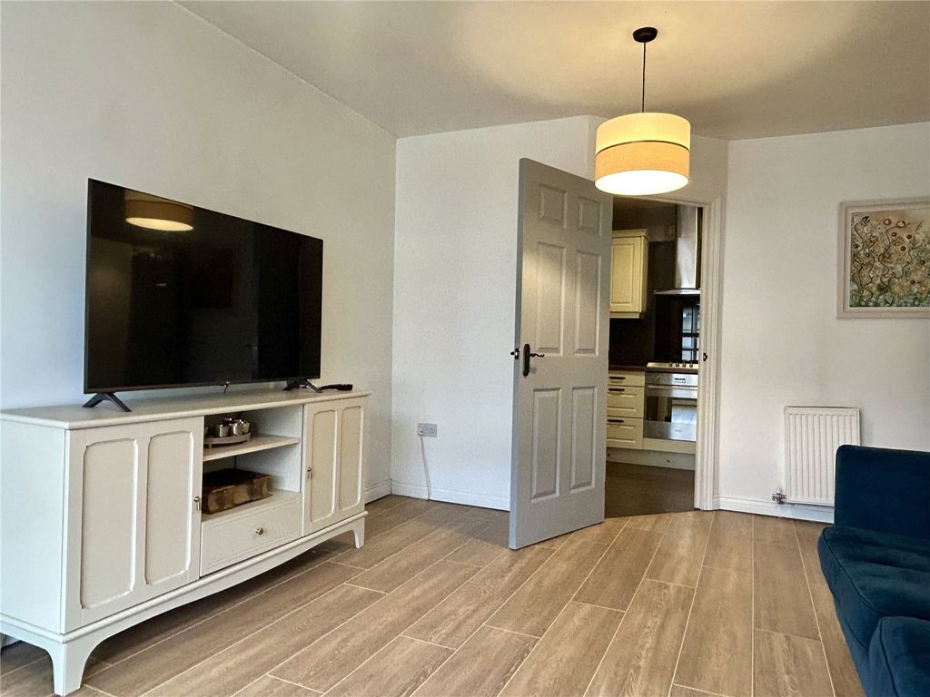 Property photo 2 of 22 Living Room