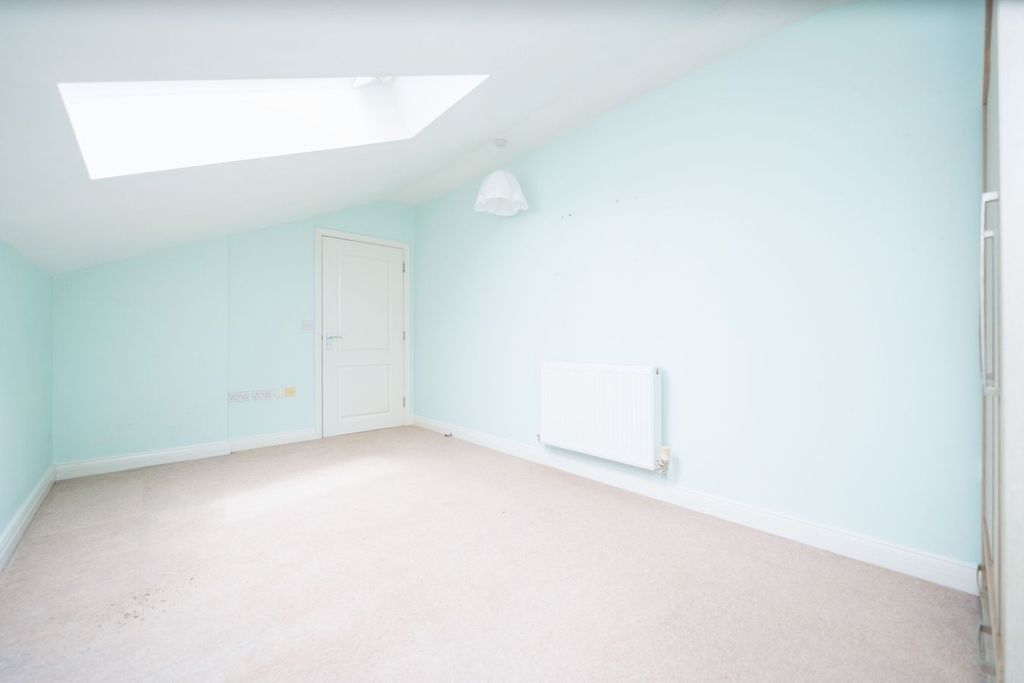 Property photo 3 of 12