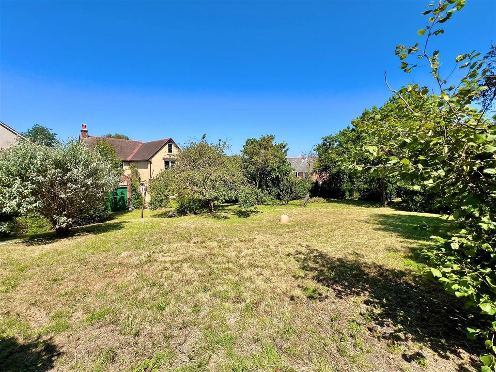 Property photo 2 of 28