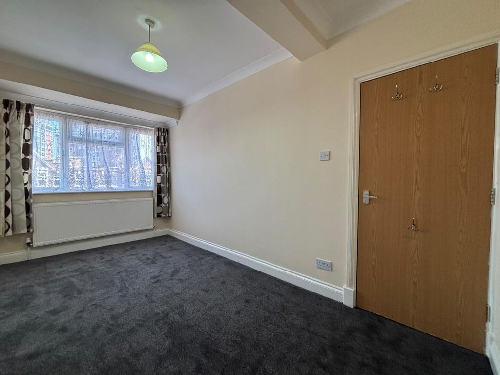 Property photo 1 of 7 Bedroom