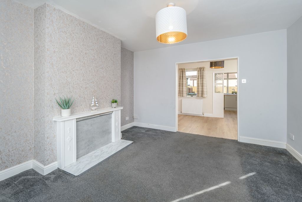 Property photo 3 of 22 Lounge-3