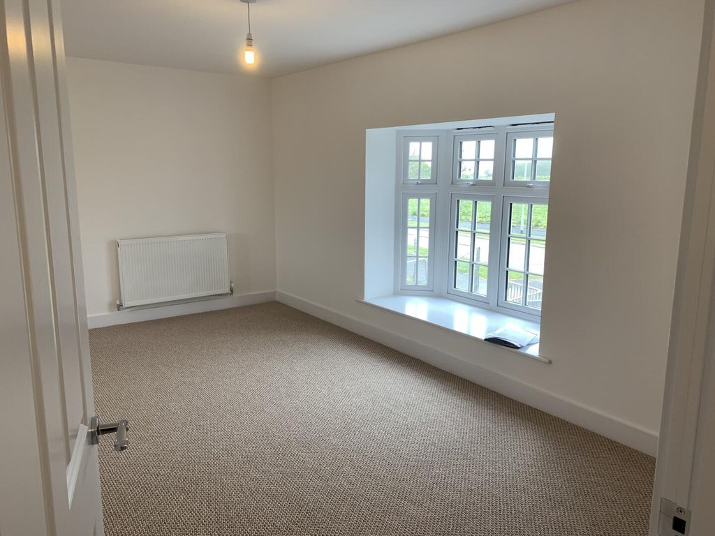 Property photo 2 of 15 Bedroom